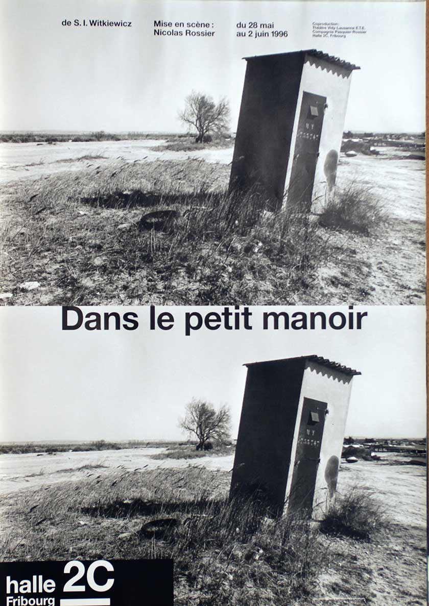 Dans le petit manoir