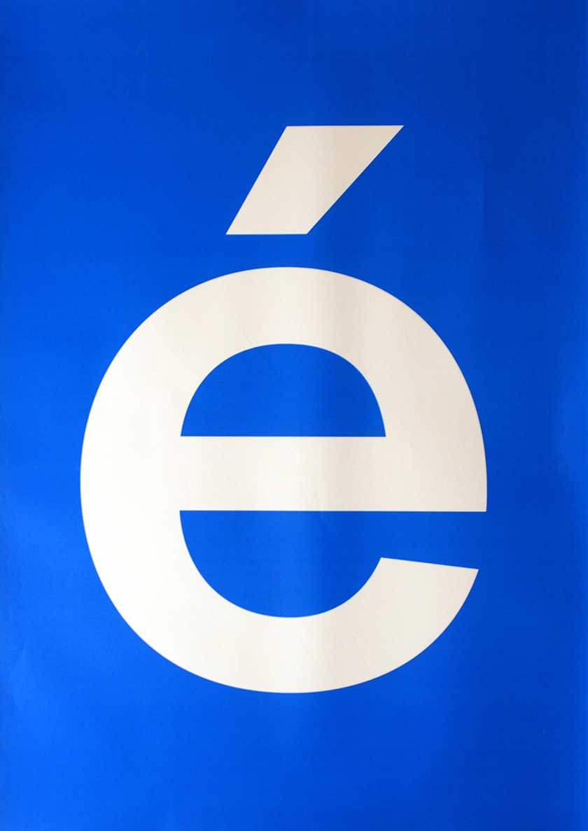 é