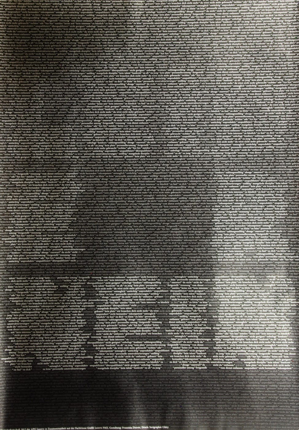 Silbriger Text auf schwarz