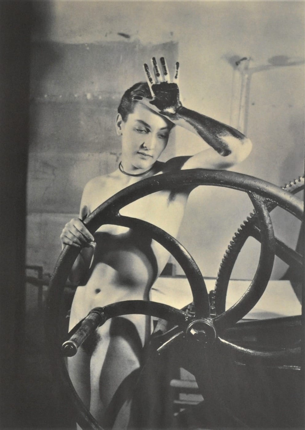 Meret Oppenheim An der Druckerpresse